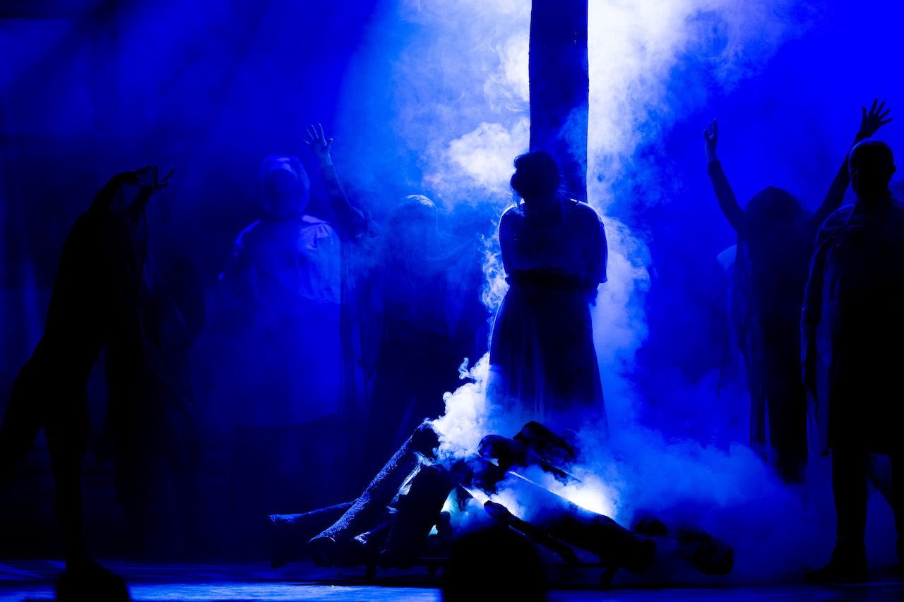 The burning of the witch is the final scene of Heksensteen (2024)