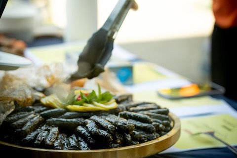 Serving dolmades during MOOOV Lier Mercado (2025)