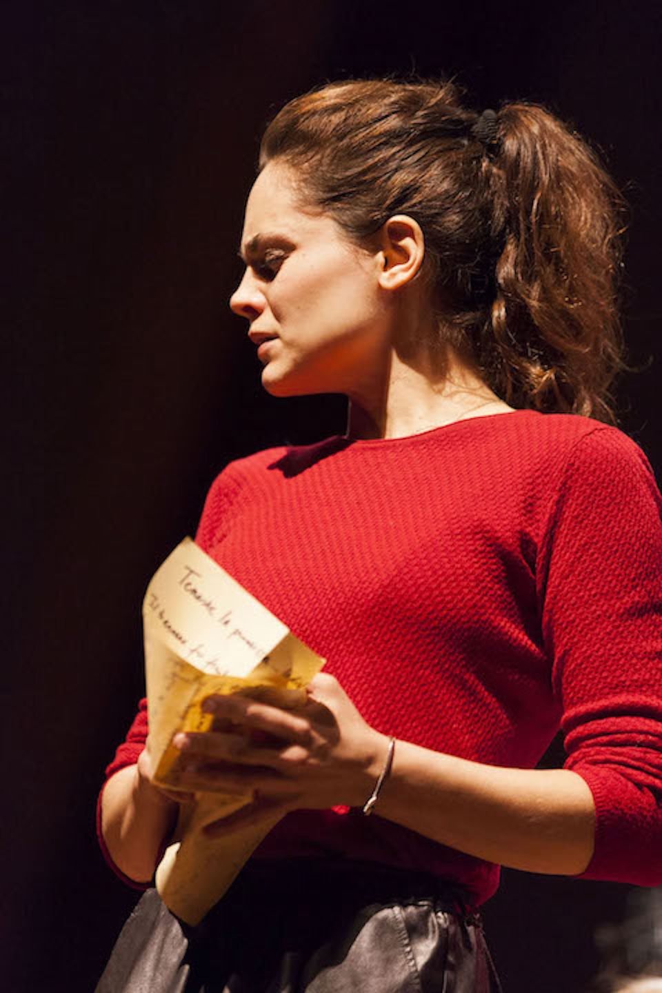 Actress crumpling paper (2017)